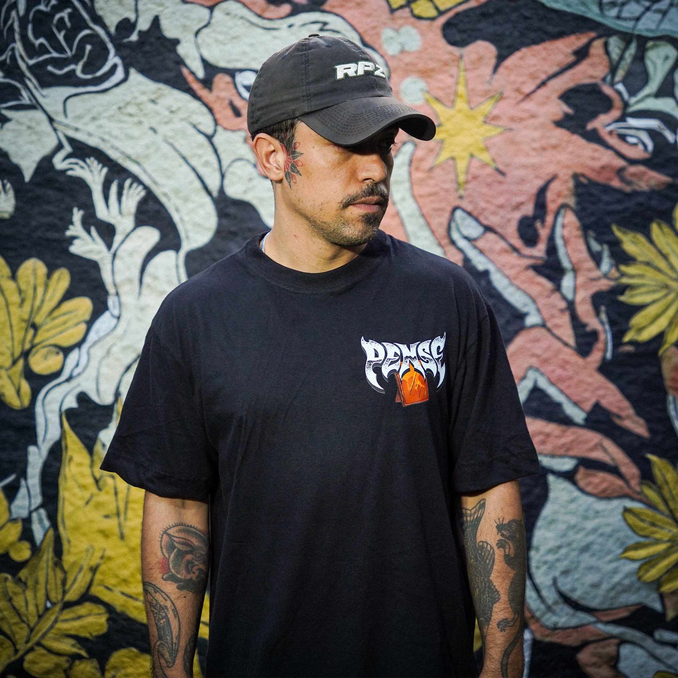 Camiseta Lembranças Pense - Preto