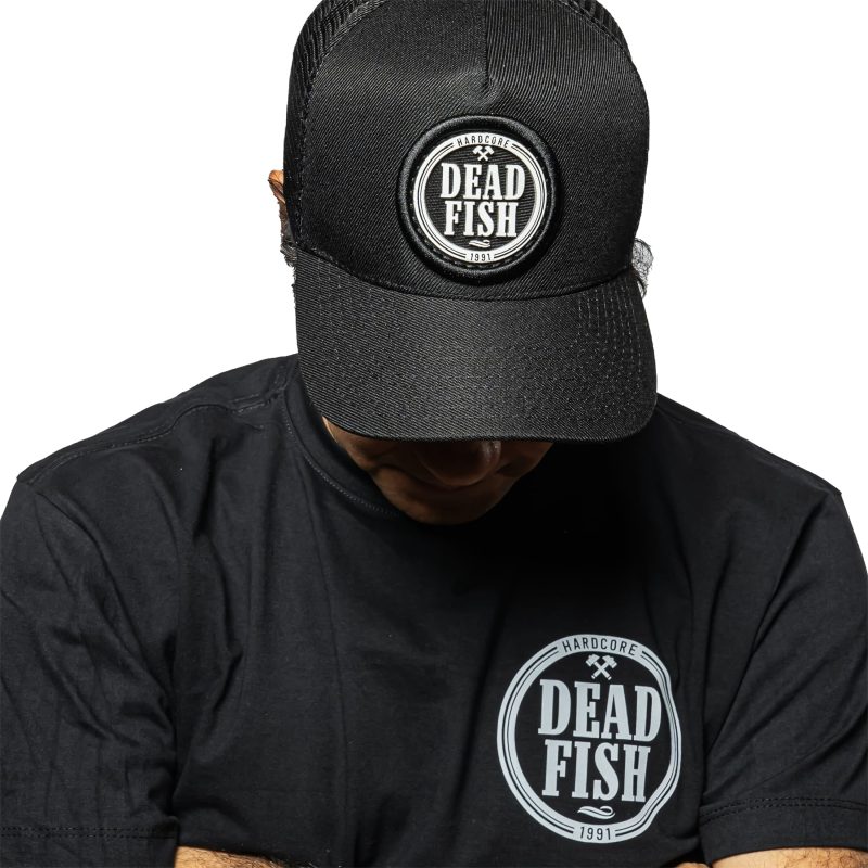 Camiseta Brasão Dead Fish - Preto